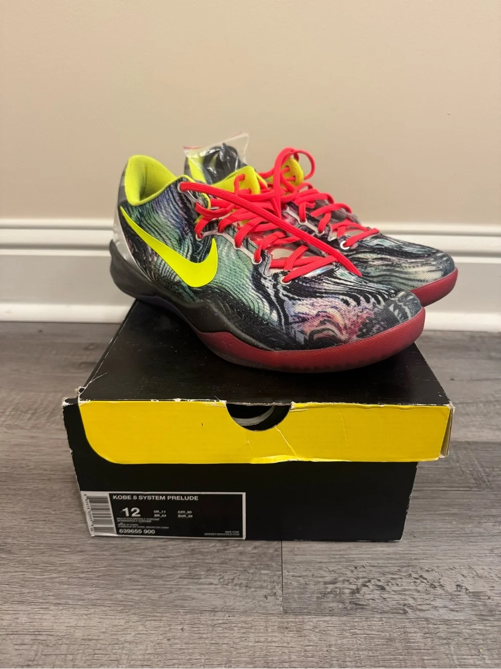 Nike Kobe 8 System Prelude Men’s Low Top Basketball Sneakers with Neon Accent